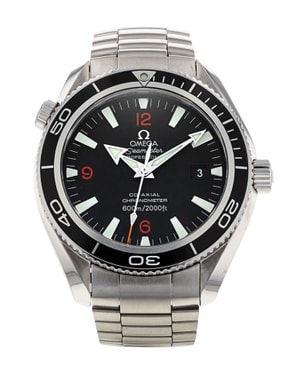 Browse our selection of automatic watches from prestigious brands such as Blancpain, Bell & Ross, Breitling and Rolex.